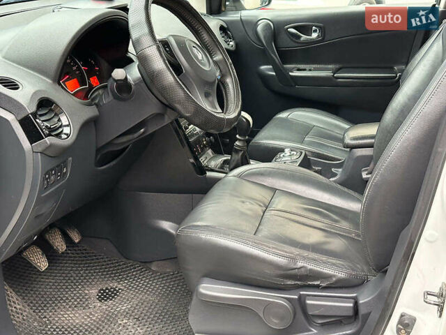 Белый Рено Колеос, объемом двигателя 2 л и пробегом 260 тыс. км за 10290 $, фото 6 на Automoto.ua