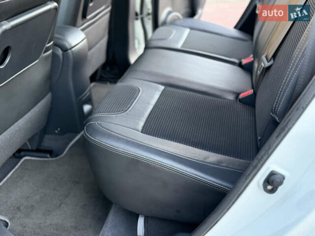 Білий Рено Колеос, об'ємом двигуна 2 л та пробігом 180 тис. км за 12300 $, фото 37 на Automoto.ua