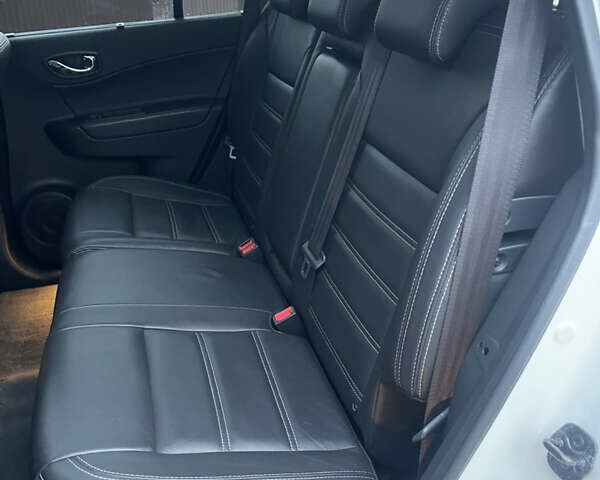 Белый Рено Колеос, объемом двигателя 2 л и пробегом 131 тыс. км за 13800 $, фото 25 на Automoto.ua