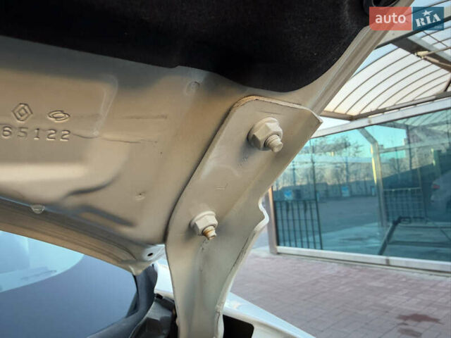 Білий Рено Колеос, об'ємом двигуна 2 л та пробігом 180 тис. км за 12300 $, фото 44 на Automoto.ua