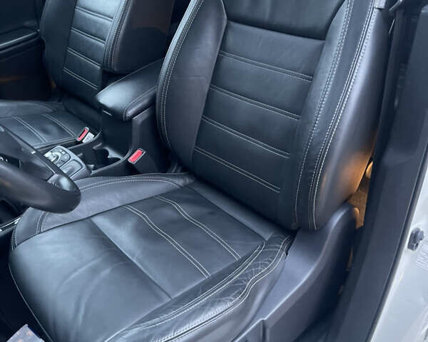 Белый Рено Колеос, объемом двигателя 2 л и пробегом 131 тыс. км за 13800 $, фото 24 на Automoto.ua