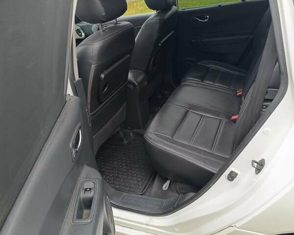 Белый Рено Колеос, объемом двигателя 2 л и пробегом 250 тыс. км за 10200 $, фото 10 на Automoto.ua