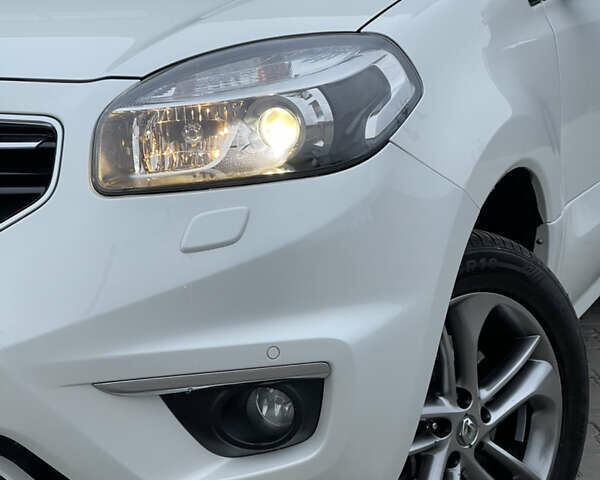 Белый Рено Колеос, объемом двигателя 2 л и пробегом 131 тыс. км за 13800 $, фото 5 на Automoto.ua