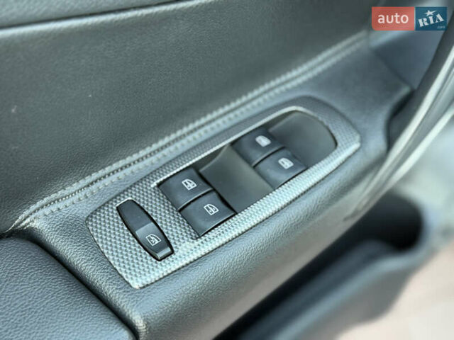 Білий Рено Колеос, об'ємом двигуна 2 л та пробігом 180 тис. км за 12300 $, фото 19 на Automoto.ua