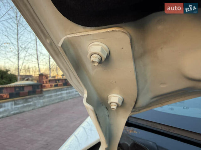 Білий Рено Колеос, об'ємом двигуна 2 л та пробігом 180 тис. км за 12300 $, фото 43 на Automoto.ua