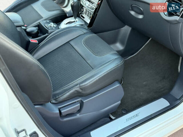 Білий Рено Колеос, об'ємом двигуна 2 л та пробігом 180 тис. км за 12300 $, фото 25 на Automoto.ua