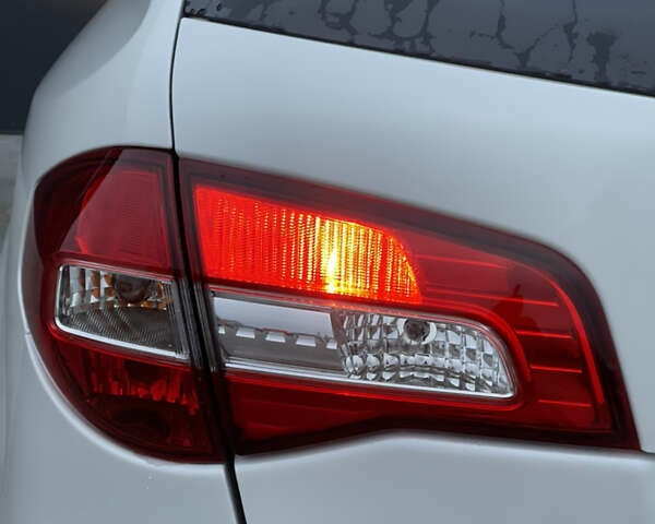 Белый Рено Колеос, объемом двигателя 2 л и пробегом 131 тыс. км за 13800 $, фото 12 на Automoto.ua