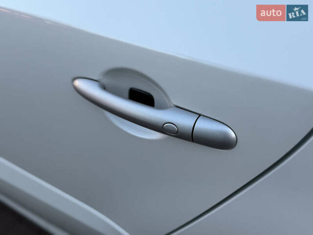 Білий Рено Колеос, об'ємом двигуна 2 л та пробігом 180 тис. км за 12300 $, фото 14 на Automoto.ua
