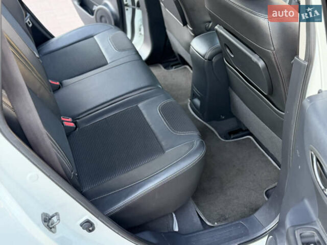 Білий Рено Колеос, об'ємом двигуна 2 л та пробігом 180 тис. км за 12300 $, фото 31 на Automoto.ua