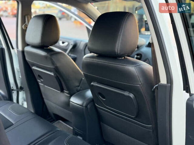 Білий Рено Колеос, об'ємом двигуна 2 л та пробігом 180 тис. км за 12300 $, фото 30 на Automoto.ua