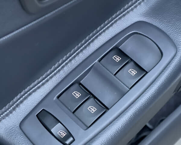 Белый Рено Колеос, объемом двигателя 2 л и пробегом 131 тыс. км за 13800 $, фото 35 на Automoto.ua