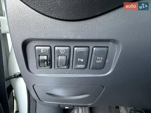 Білий Рено Колеос, об'ємом двигуна 2 л та пробігом 180 тис. км за 12300 $, фото 74 на Automoto.ua