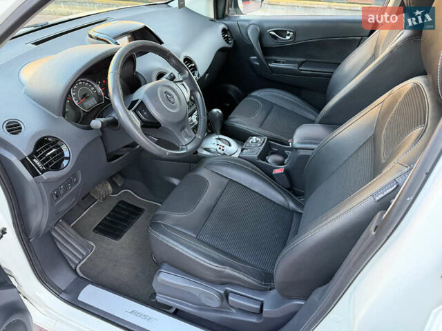 Білий Рено Колеос, об'ємом двигуна 2 л та пробігом 180 тис. км за 12300 $, фото 60 на Automoto.ua