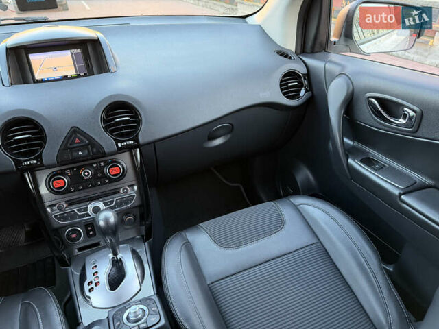 Білий Рено Колеос, об'ємом двигуна 2 л та пробігом 180 тис. км за 12300 $, фото 66 на Automoto.ua