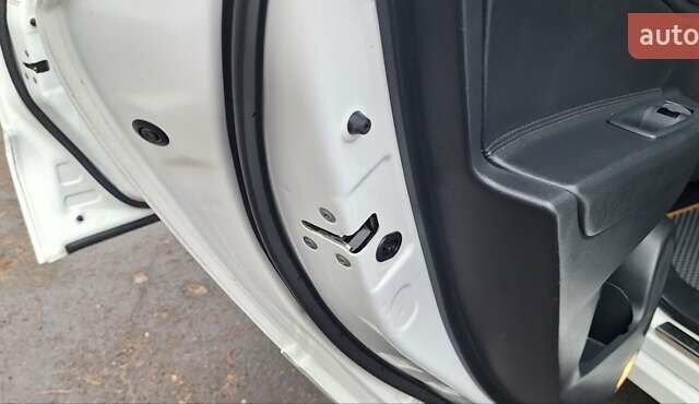 Белый Рено Колеос, объемом двигателя 2 л и пробегом 182 тыс. км за 13300 $, фото 54 на Automoto.ua