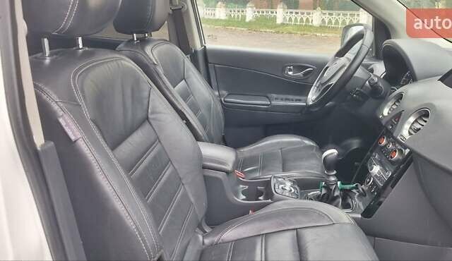 Белый Рено Колеос, объемом двигателя 2 л и пробегом 182 тыс. км за 13300 $, фото 70 на Automoto.ua