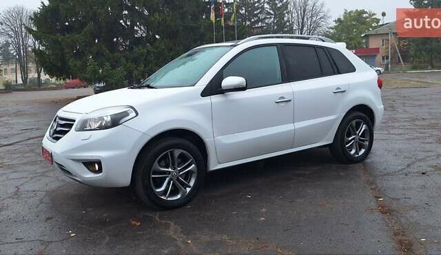 Белый Рено Колеос, объемом двигателя 2 л и пробегом 182 тыс. км за 13300 $, фото 97 на Automoto.ua