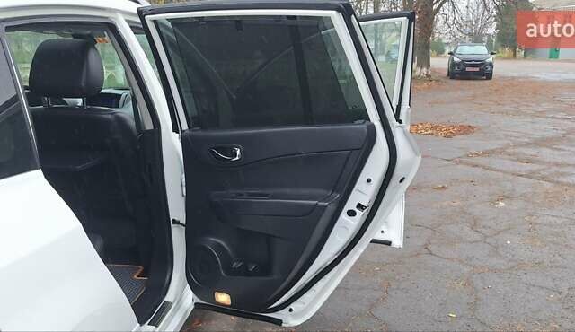 Белый Рено Колеос, объемом двигателя 2 л и пробегом 182 тыс. км за 13300 $, фото 80 на Automoto.ua