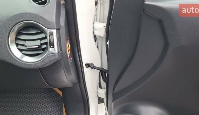 Белый Рено Колеос, объемом двигателя 2 л и пробегом 182 тыс. км за 13300 $, фото 75 на Automoto.ua