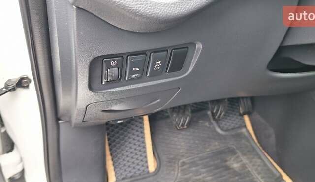 Белый Рено Колеос, объемом двигателя 2 л и пробегом 182 тыс. км за 13300 $, фото 112 на Automoto.ua