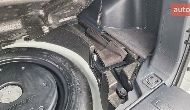 Белый Рено Колеос, объемом двигателя 2 л и пробегом 182 тыс. км за 13300 $, фото 21 на Automoto.ua