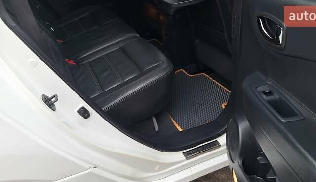 Белый Рено Колеос, объемом двигателя 2 л и пробегом 182 тыс. км за 13300 $, фото 78 на Automoto.ua