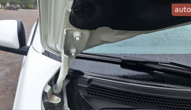 Белый Рено Колеос, объемом двигателя 2 л и пробегом 182 тыс. км за 13300 $, фото 31 на Automoto.ua