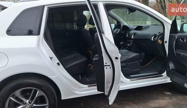 Белый Рено Колеос, объемом двигателя 2 л и пробегом 182 тыс. км за 13300 $, фото 11 на Automoto.ua