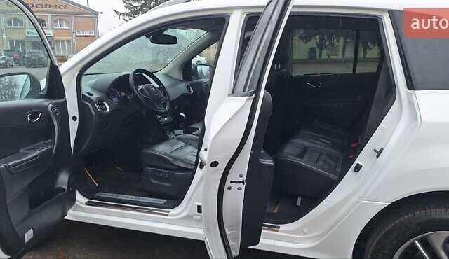 Белый Рено Колеос, объемом двигателя 2 л и пробегом 182 тыс. км за 13300 $, фото 12 на Automoto.ua
