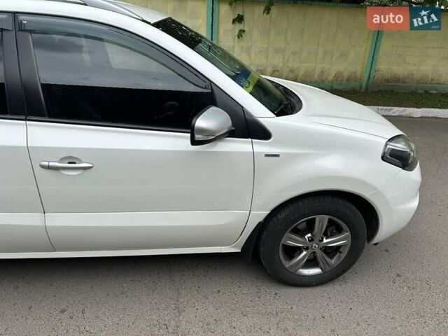 Белый Рено Колеос, объемом двигателя 2 л и пробегом 155 тыс. км за 12950 $, фото 35 на Automoto.ua