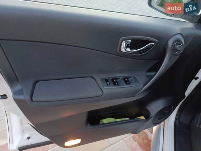 Білий Рено Колеос, об'ємом двигуна 2 л та пробігом 187 тис. км за 11899 $, фото 24 на Automoto.ua