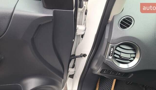 Белый Рено Колеос, объемом двигателя 2 л и пробегом 182 тыс. км за 13300 $, фото 50 на Automoto.ua