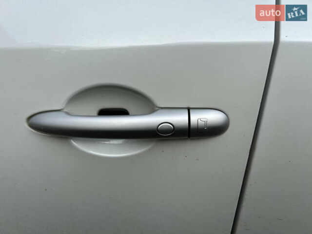 Белый Рено Колеос, объемом двигателя 2 л и пробегом 268 тыс. км за 6606 $, фото 13 на Automoto.ua