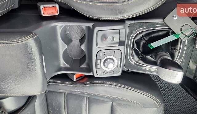 Белый Рено Колеос, объемом двигателя 2 л и пробегом 182 тыс. км за 13300 $, фото 117 на Automoto.ua