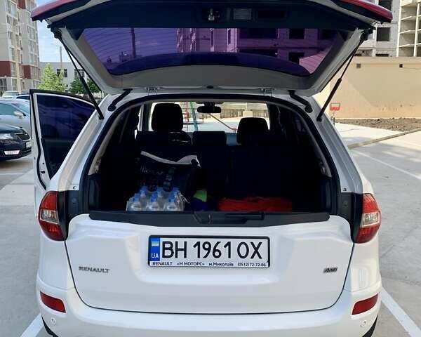 Белый Рено Колеос, объемом двигателя 2 л и пробегом 135 тыс. км за 12000 $, фото 4 на Automoto.ua