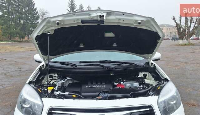 Белый Рено Колеос, объемом двигателя 2 л и пробегом 182 тыс. км за 13300 $, фото 27 на Automoto.ua