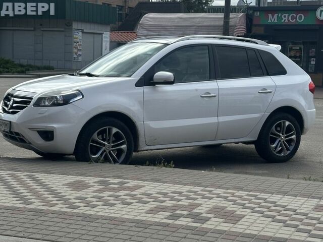 Белый Рено Колеос, объемом двигателя 2 л и пробегом 260 тыс. км за 11000 $, фото 1 на Automoto.ua