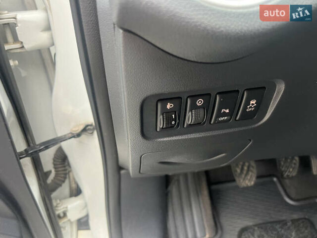 Рено Колеос 2013 в Конотопе на Automoto.ua Белый Рено Колеос, объемом двигателя 2 л и пробегом 254 тыс. км за 11700 $, фото 13 на Automoto.ua