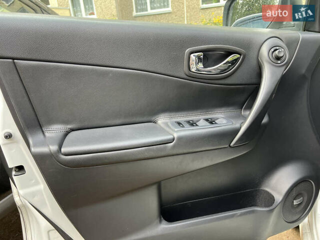 Белый Рено Колеос, объемом двигателя 2 л и пробегом 268 тыс. км за 6606 $, фото 12 на Automoto.ua