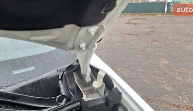 Белый Рено Колеос, объемом двигателя 2 л и пробегом 182 тыс. км за 13300 $, фото 32 на Automoto.ua