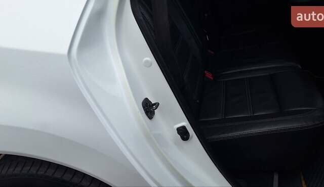 Белый Рено Колеос, объемом двигателя 2 л и пробегом 182 тыс. км за 13300 $, фото 79 на Automoto.ua