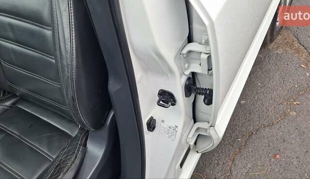 Белый Рено Колеос, объемом двигателя 2 л и пробегом 182 тыс. км за 13300 $, фото 61 на Automoto.ua