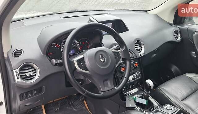 Белый Рено Колеос, объемом двигателя 2 л и пробегом 182 тыс. км за 13300 $, фото 60 на Automoto.ua