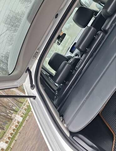 Белый Рено Колеос, объемом двигателя 2 л и пробегом 182 тыс. км за 13300 $, фото 16 на Automoto.ua