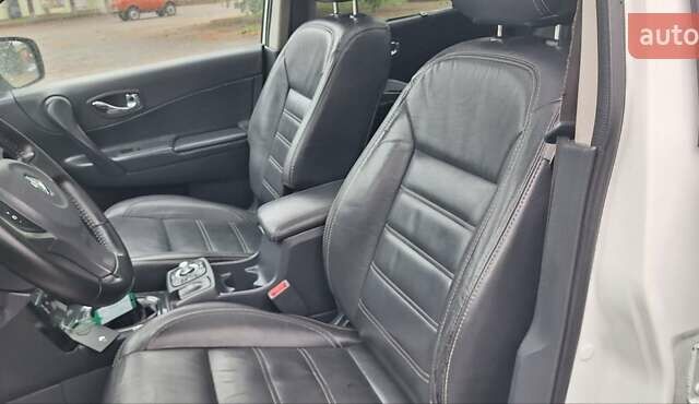 Белый Рено Колеос, объемом двигателя 2 л и пробегом 182 тыс. км за 13300 $, фото 59 на Automoto.ua