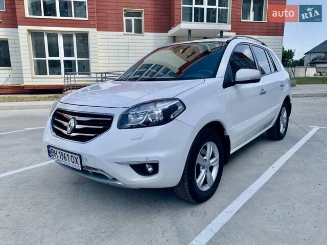Белый Рено Колеос, объемом двигателя 2 л и пробегом 135 тыс. км за 12000 $, фото 1 на Automoto.ua