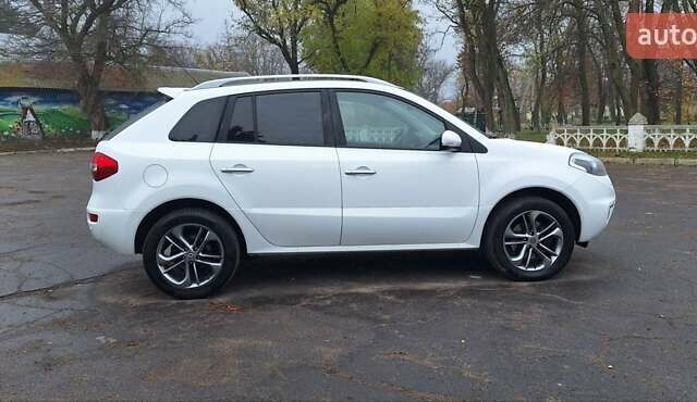 Белый Рено Колеос, объемом двигателя 2 л и пробегом 182 тыс. км за 13300 $, фото 104 на Automoto.ua