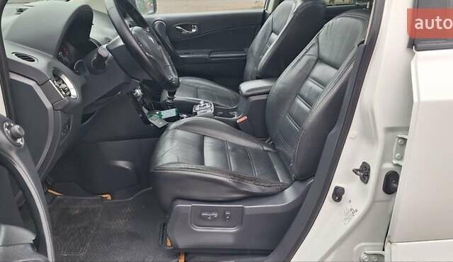 Белый Рено Колеос, объемом двигателя 2 л и пробегом 182 тыс. км за 13300 $, фото 44 на Automoto.ua