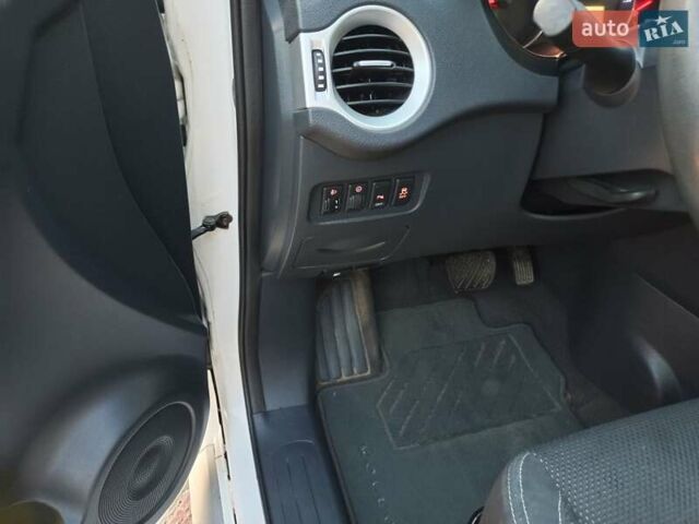 Білий Рено Колеос, об'ємом двигуна 2 л та пробігом 187 тис. км за 11899 $, фото 23 на Automoto.ua