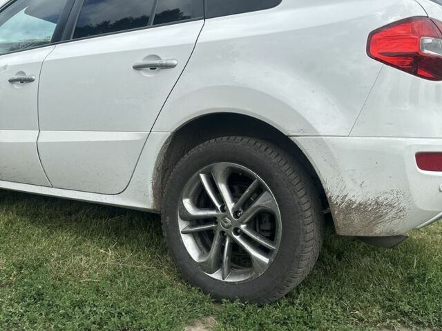 Белый Рено Колеос, объемом двигателя 2 л и пробегом 260 тыс. км за 11000 $, фото 2 на Automoto.ua